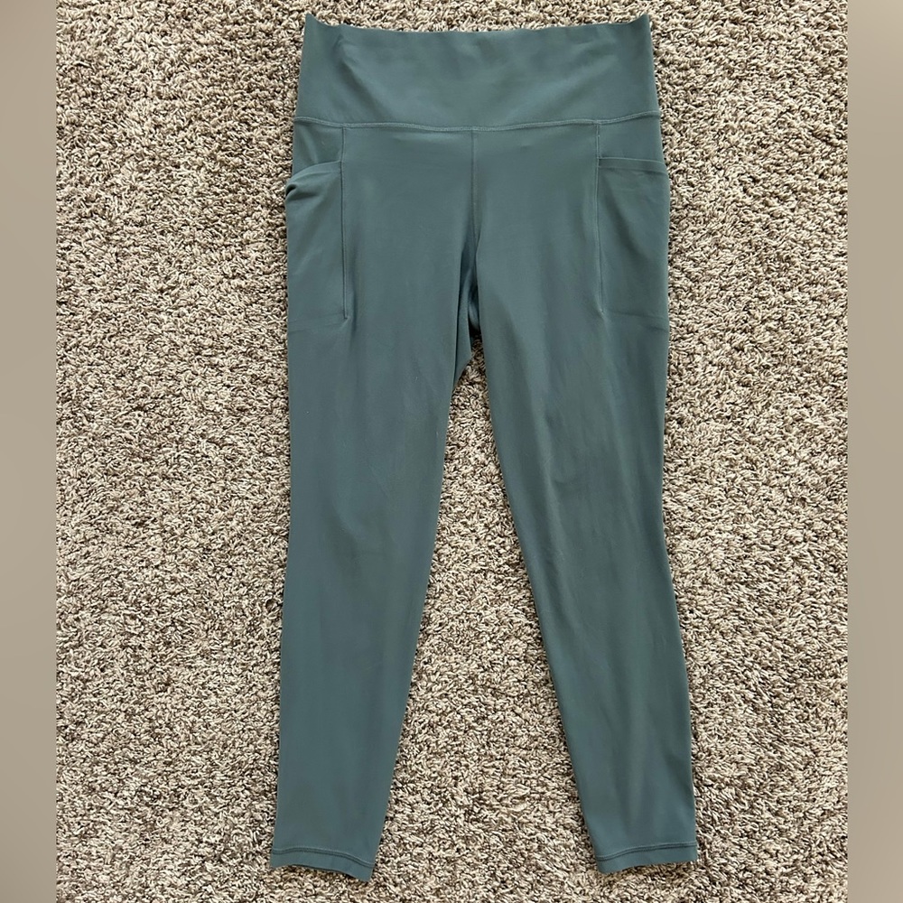 Athleta Salutation Stash Pocket II Tight/Leggings